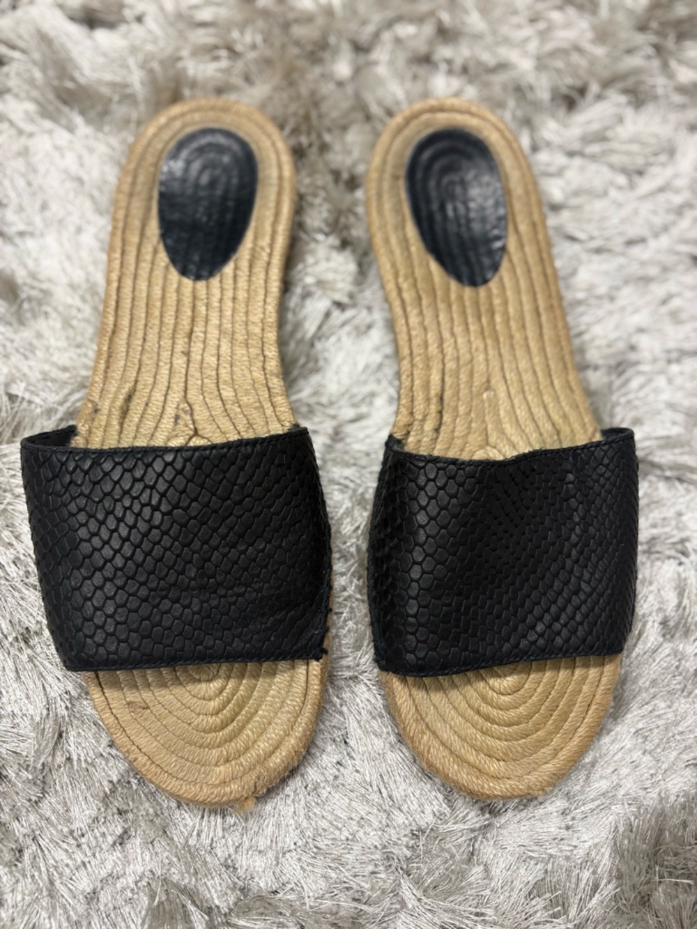UGG Women’s Black Slide Sandals with Textured Strap